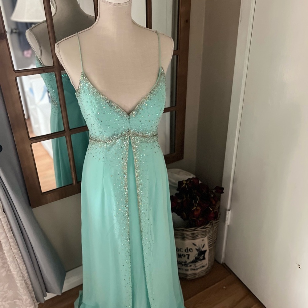 Elegant Mint Green Spaghetti Strap Dress